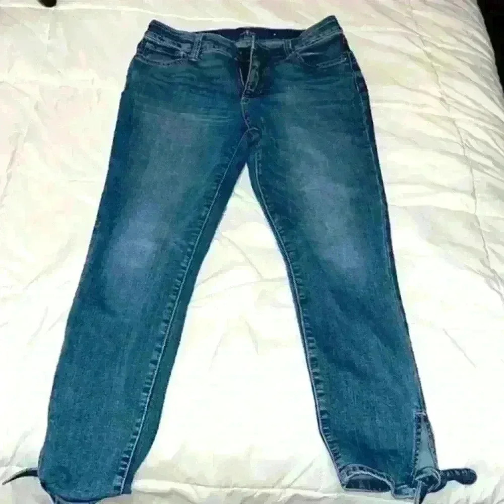 Woman’s St John’s Bay skinny jeans size 8